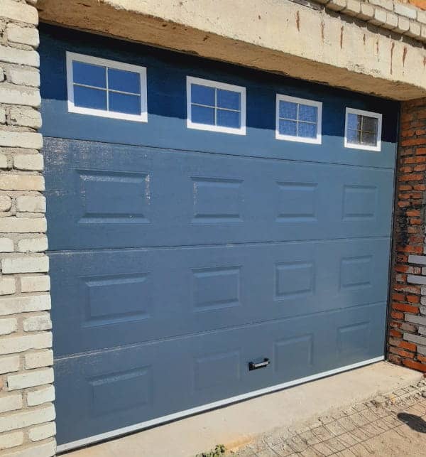 Секционные ворота DoorHan в Симферополе с установкой