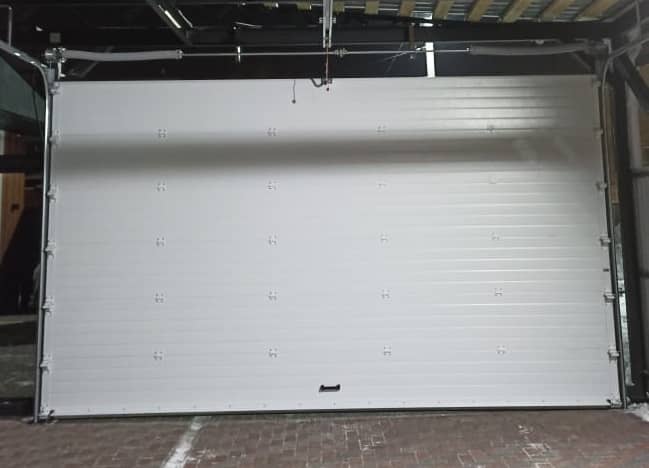 Секционные ворота DoorHan в Симферополе с установкой