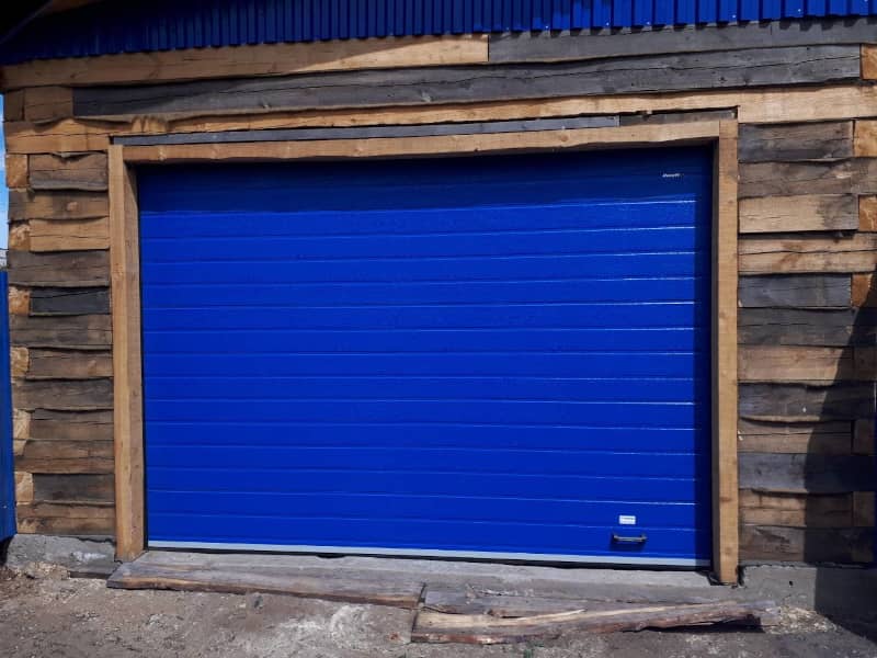 Секционные ворота DoorHan в Симферополе с установкой