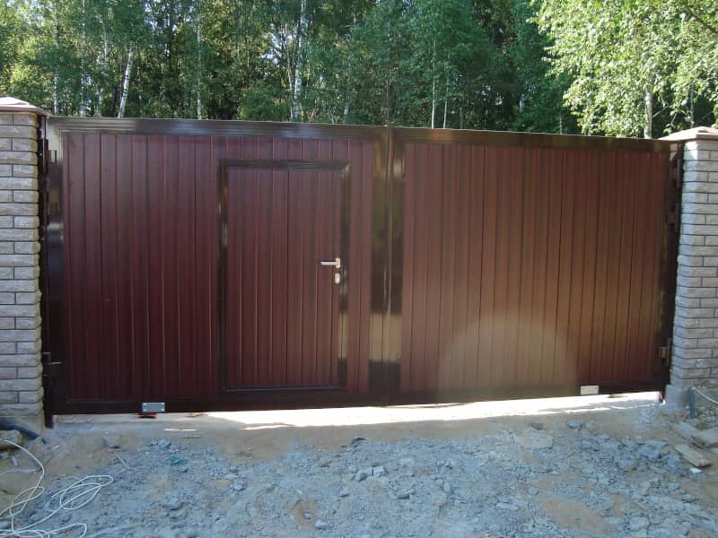 Уличные ворота DoorHan в Симферополе с установкой