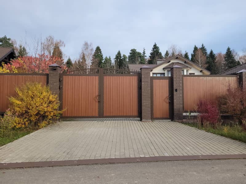 Уличные ворота DoorHan в Симферополе с установкой