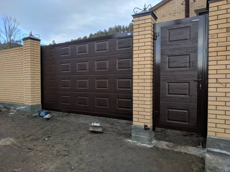 Уличные ворота DoorHan в Симферополе с установкой