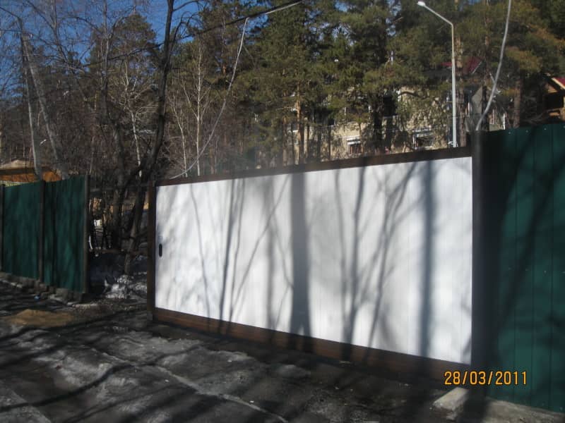 Уличные ворота DoorHan в Симферополе с установкой